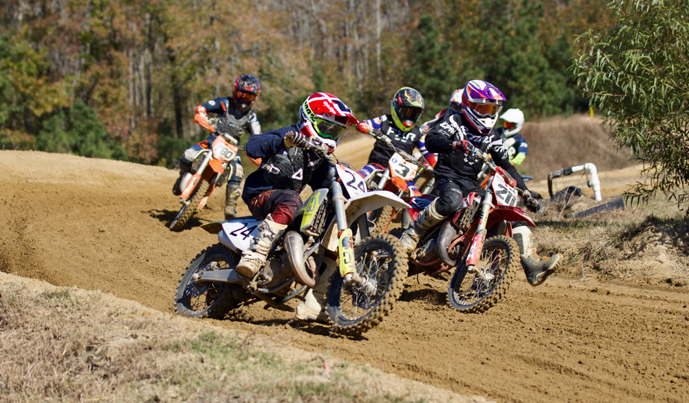 Supermini racing at ECMX